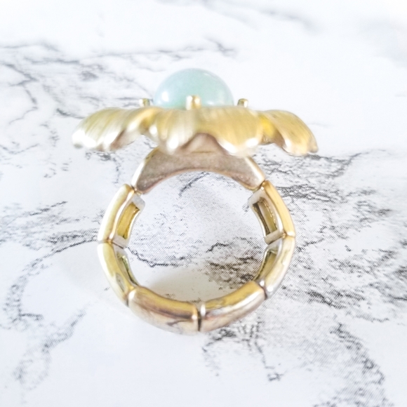 Gold Flower Ring - Picture 2 of 3